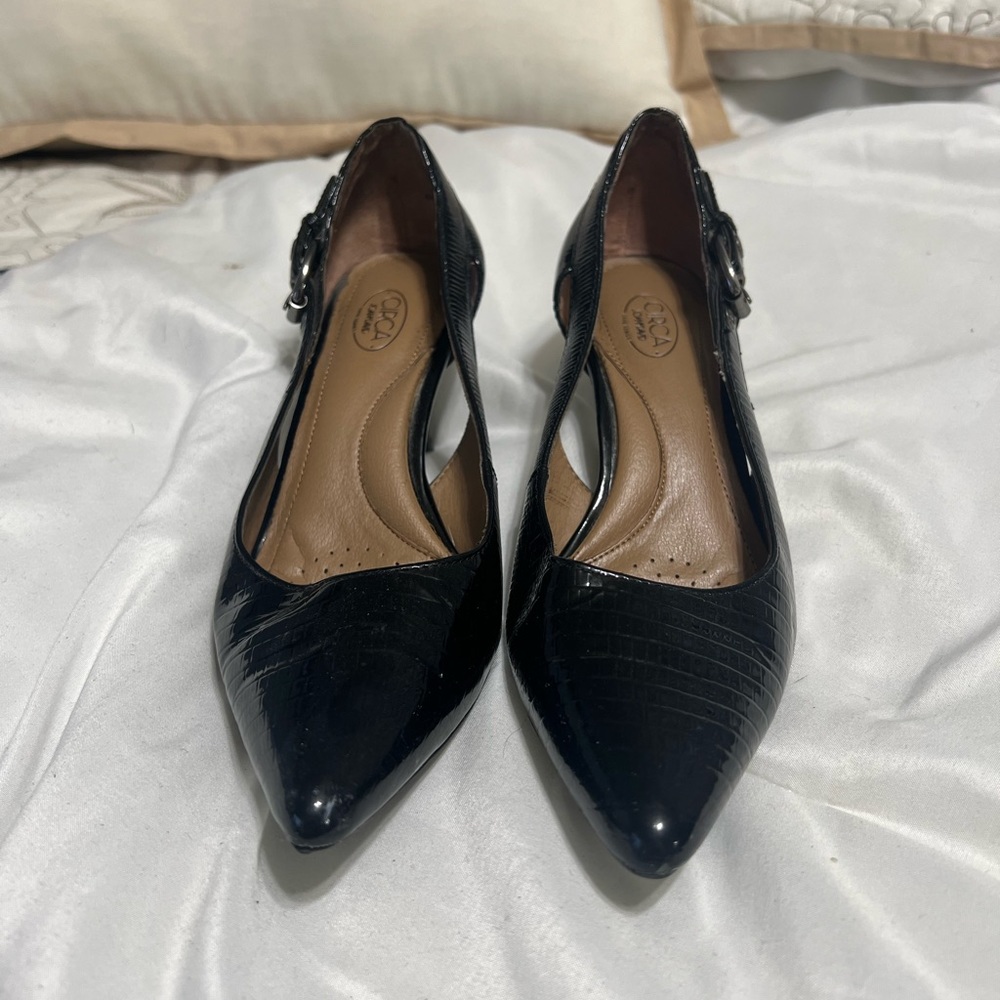 Black dress pumps